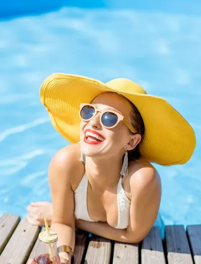 Protege tus ojos del cloro al nadar en piscinas